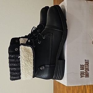 Moda Chics combat boot Women's size 7.5 NWT